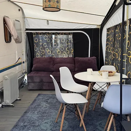 Campingplads Przyczepa Kempingowa - 4-5os , By Wodo Camp Jastarnia